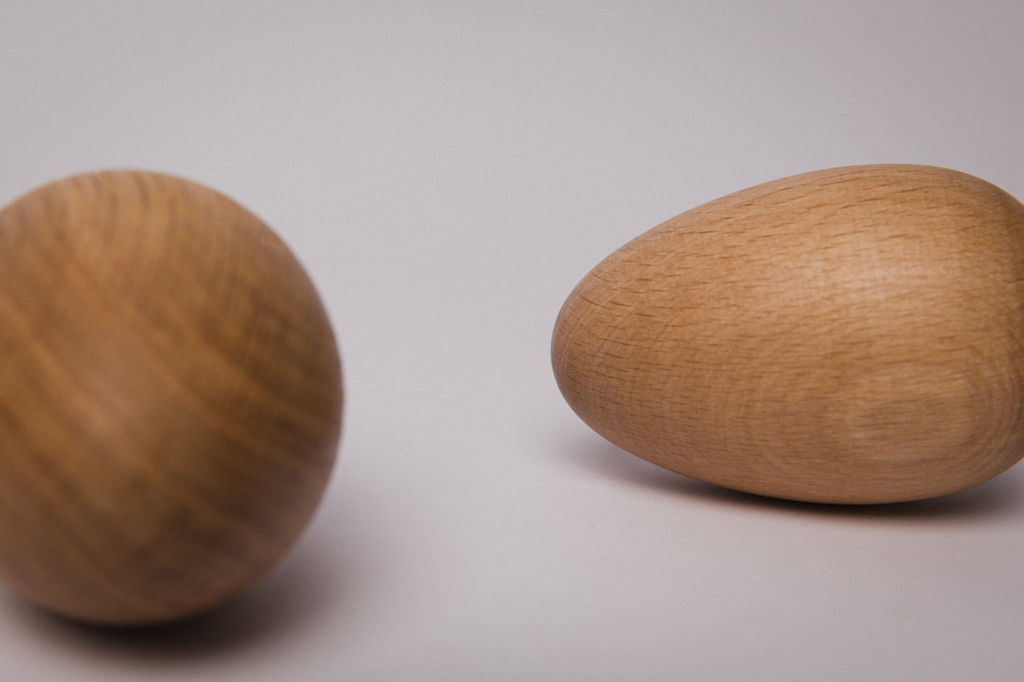 Set of two wooden EGGS large _ 1502