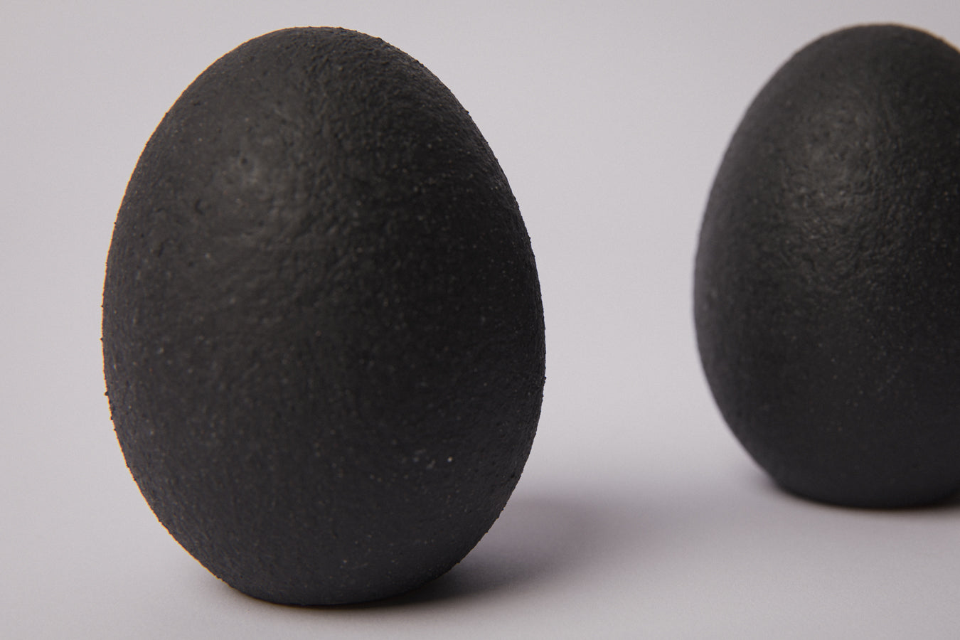 Set of two ceramic EGGS small _ 1372