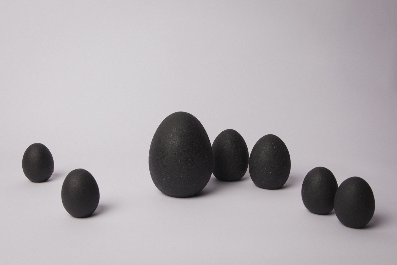 Set of two ceramic EGGS small _ 1372