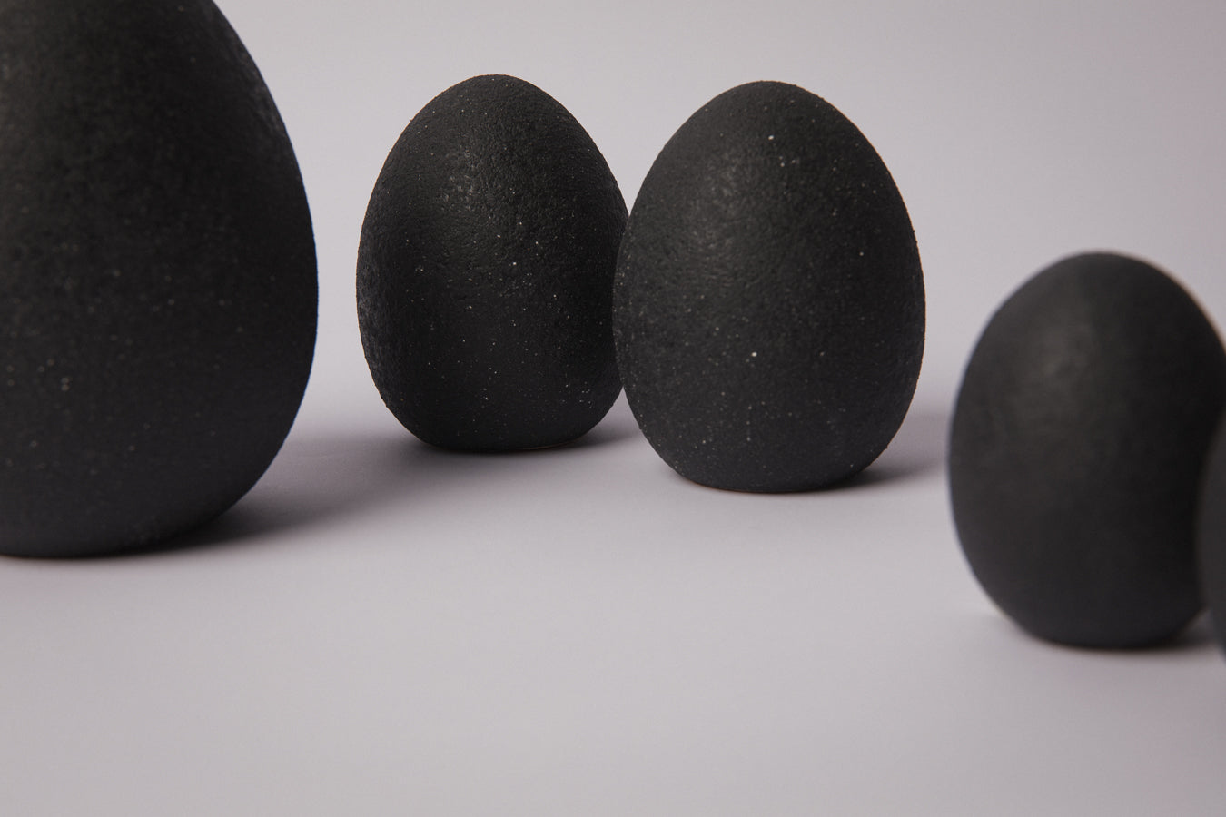 Set of two ceramic EGGS small _ 1372