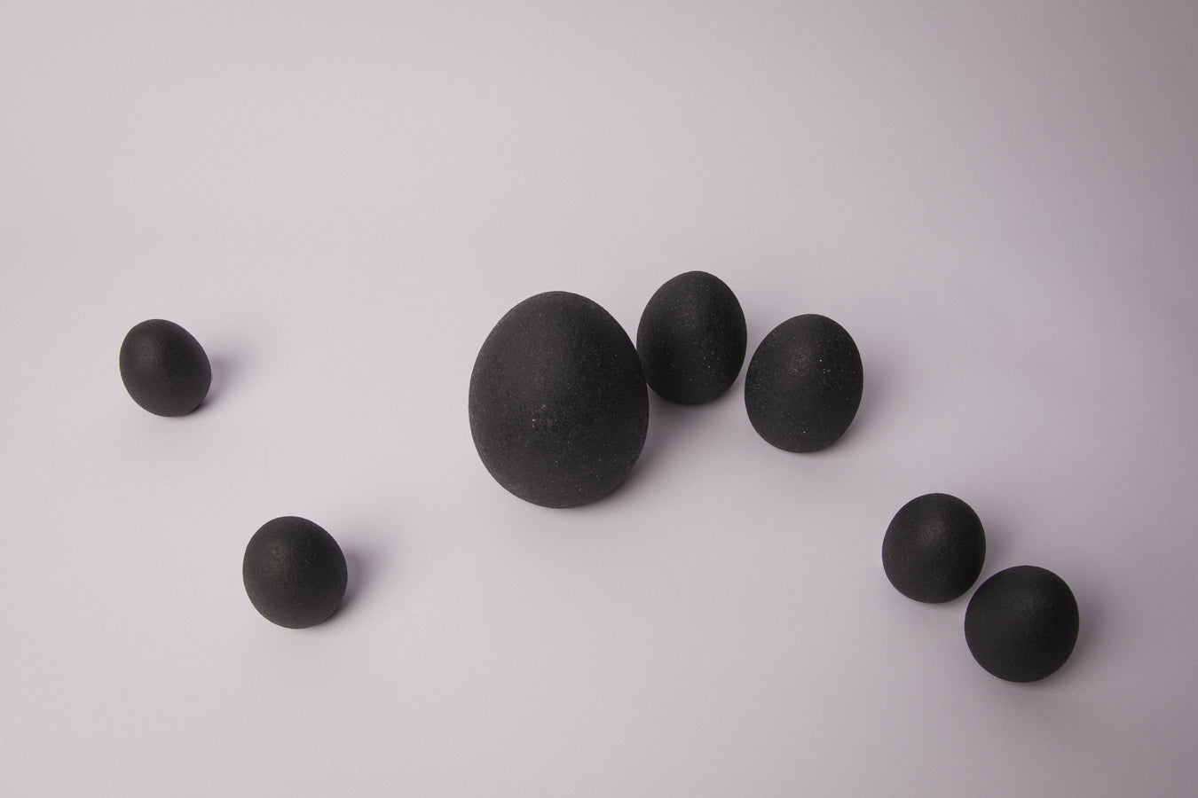 Set of two ceramic EGGS small _ 1372