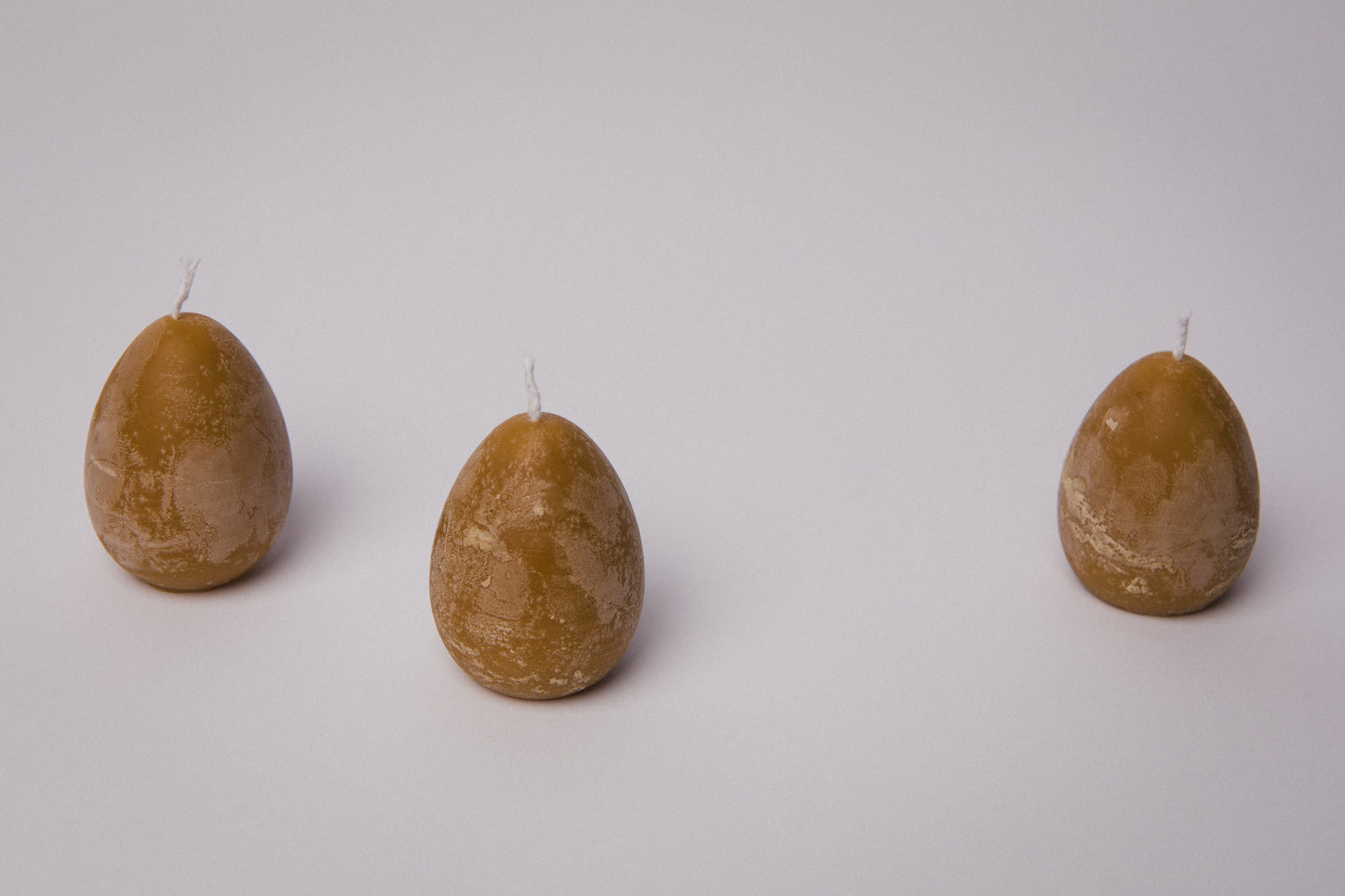 Egg-shaped CANDLE beeswax