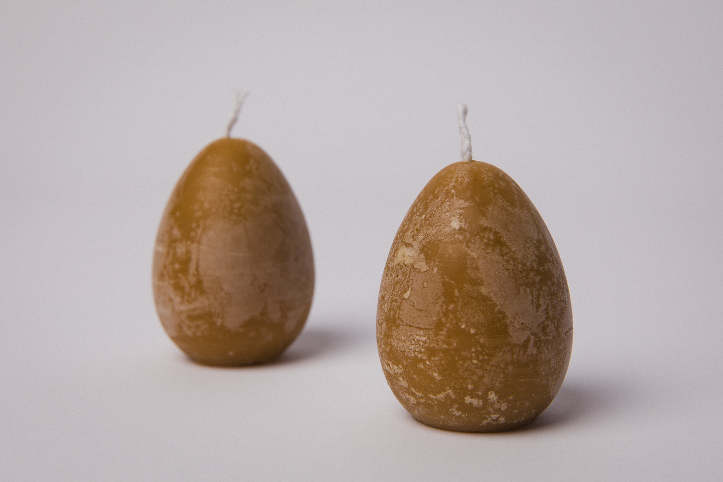 Egg-shaped CANDLE beeswax