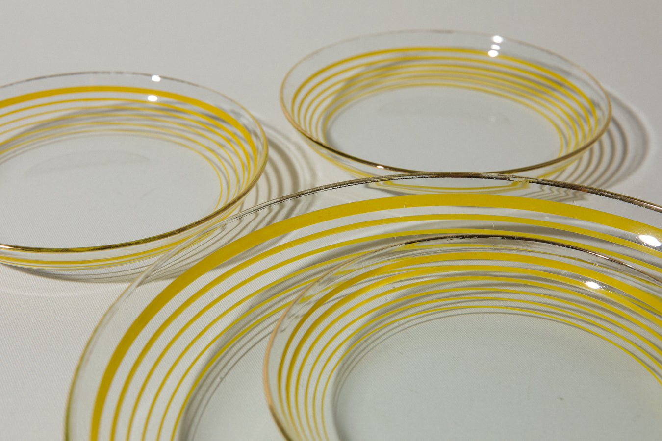 Yellow-striped glass PLATE set