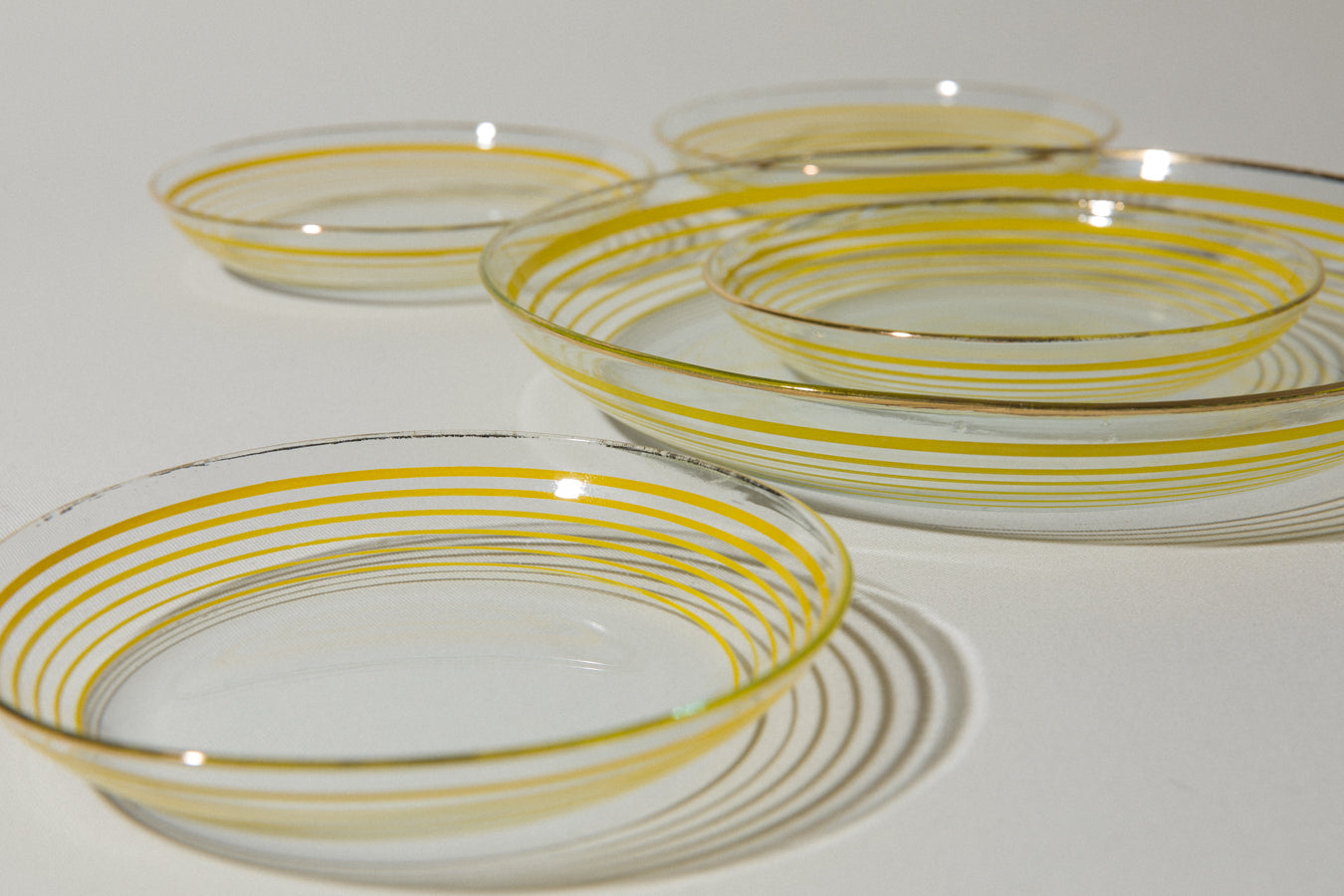 Yellow-striped glass PLATE set